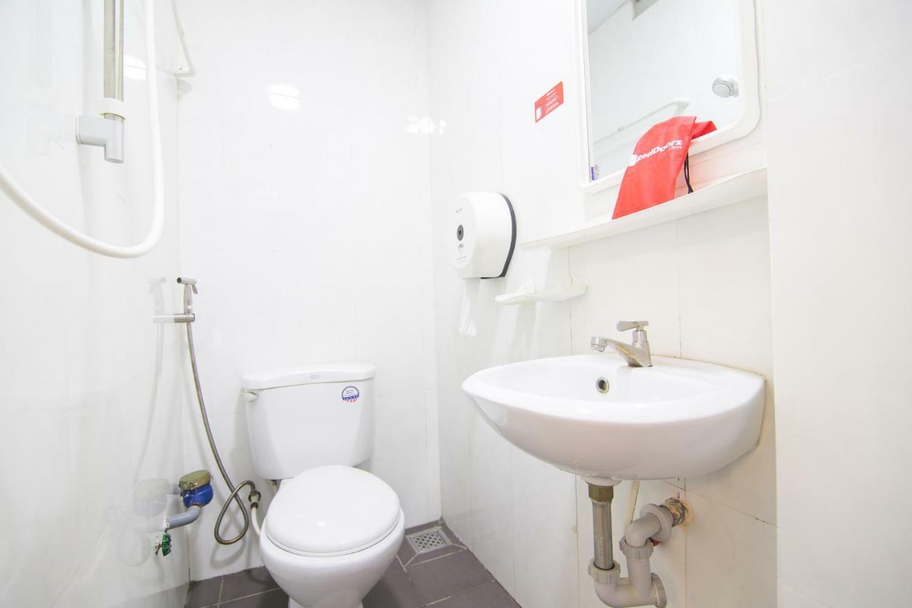 Nhà khách Reddoorz Near Khu Che Xuat Tan Thuan 2 2*